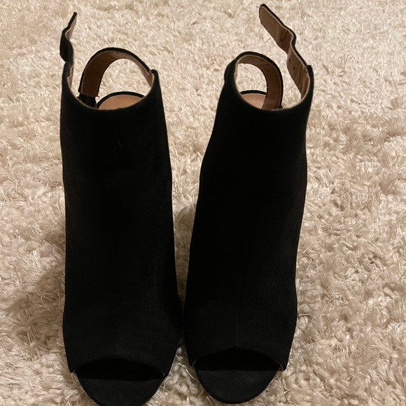 Lulus Black Heels - Picture 1 of 2